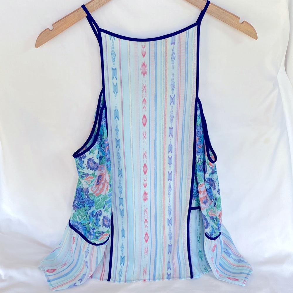 Gently Worn Gorgeous Sexy BCBGMaxazria Floral Sheer Top Size Large - Picture 4 of 8